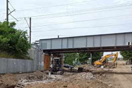При ремонте дороги на улице Суворова в Калининграде нашли опоры старого моста