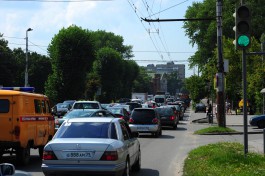 «Кипят машины, плавятся мозги»: Московский проспект встал в пробке из-за ремонта