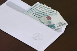 СК: В Калининграде чиновник пообещал бизнесмену отдать казарму за 300 тысяч рублей