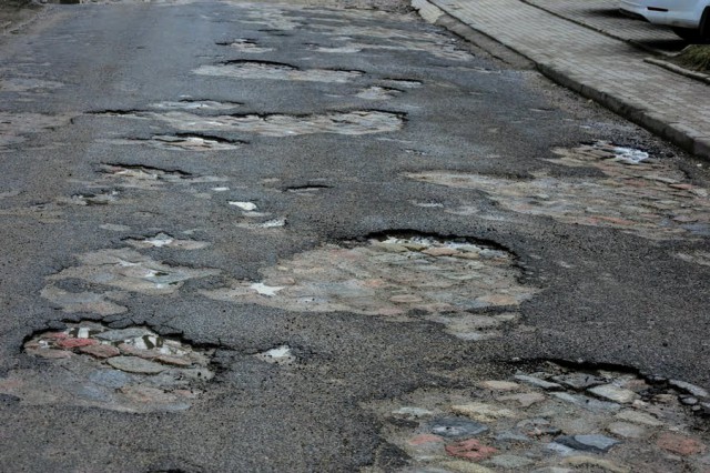«Снизу — брусчатка»: в мэрии рассказали о самых разбитых улицах Калининграда