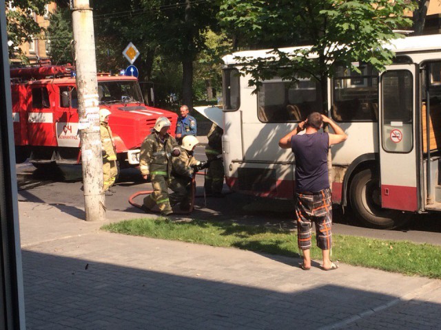 Пожарные потушили загоревшийся автобус «Балтавтолайна»