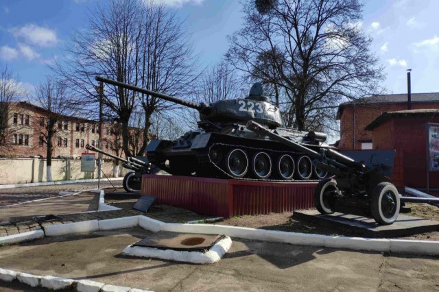 Военнослужащие Балтфлота начали подготовку танка Т-34 к параду Победы в Калининграде (фото)