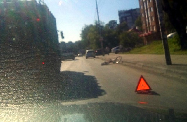 Очевидцы: На ул. Гагарина в Калининграде сбили велосипедиста