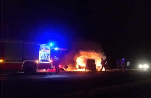 Очевидцы: На въезде в Черняховск «легковушка» протаранила автомобиль ДПС и загорелась (видео)