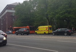 Очевидцы: На Советском проспекте при торможении автобуса перевернулась коляска с ребёнком