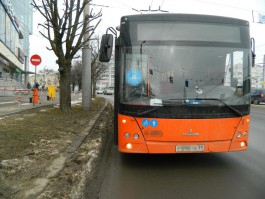 В Калининграде в салоне автобуса упал пенсионер