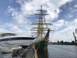 В Калининграде пришвартовался знаменитый барк с зелёными парусами