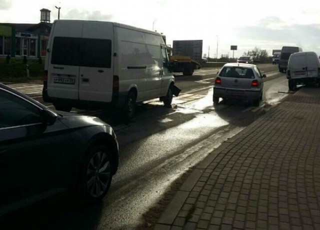 На трассе Калининград ― Полесск «Фольксваген» сбил женщину с ребёнком после столкновения с микроавтобусом