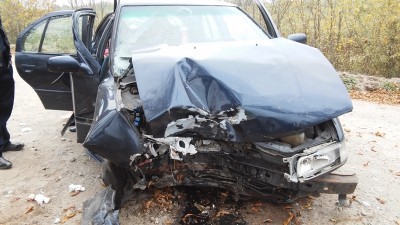 В Гусевском районе «Ниссан» врезался в дерево: пострадали четыре человека (фото)