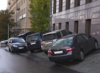 ГИБДД просит убрать автомобили со стоянок в центре Калининграда