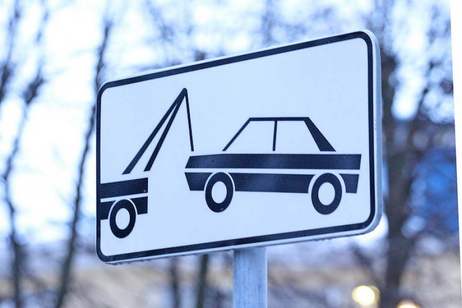 Власти Калининграда заключат пятилетний контракт на эвакуацию автомобилей