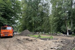 В Багратионовске приступили к благоустройству сквера с мемориальным комплексом (фото)