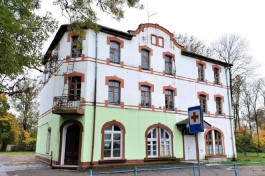 В Правдинске отремонтируют старинное здание бывшего привокзального отеля (фото)