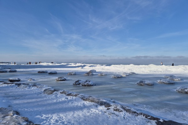 «Хрустальный берег»: как выглядит замерзающее морское побережье Калининградской области  (фото)