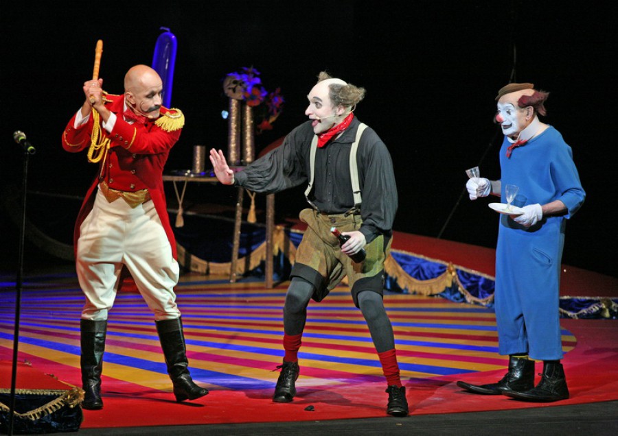 «Невозможное возможно»: цирк на сцене драмтеатра (фото)