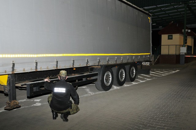 В Гжехотках задержали калининградца на грузовике с подозрительным VIN-номером