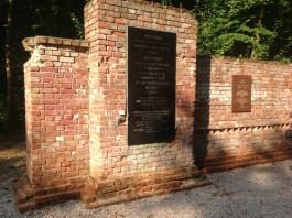 Еврейская община хочет защитить от застройки кладбище на Литовском валу 
