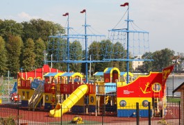 В Калининграде выделили 15 млн рублей на замену детской площадки на Верхнем озере