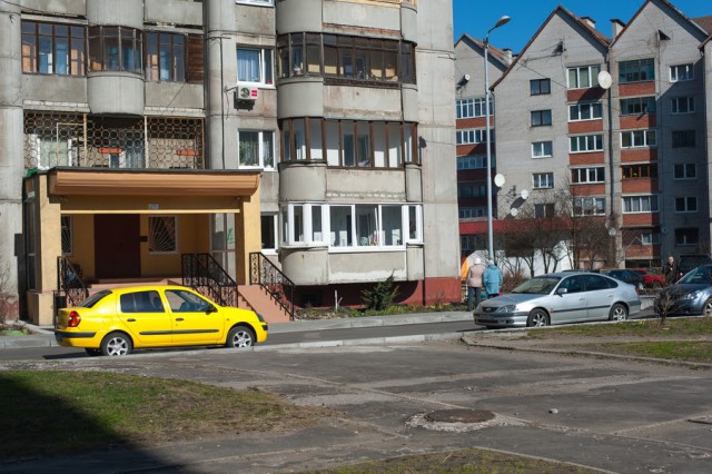 Калининградец проткнул колёса таксисту после конфликта из-за парковки во дворе