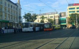 На площади Победы в Калининграде столкнулись два рейсовых автобуса