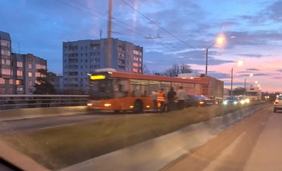 Из-за ДТП перекрыто движение по мосту на проспекте Победы в Калининграде
