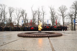 В Калининграде возложили цветы к мемориалу 1200 гвардейцам в честь Дня защитника Отечества (фото)