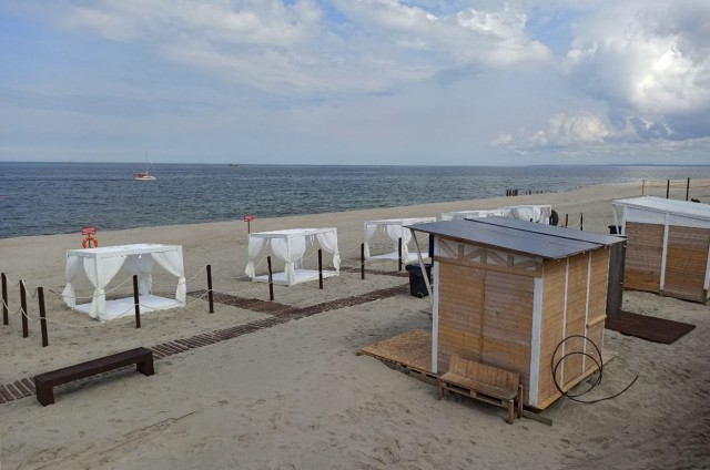 На центральном пляже в Балтийске обнаружили разлив нефтепродуктов