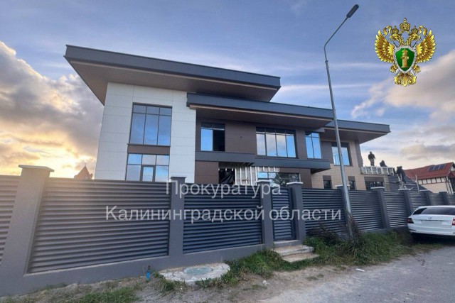 Прокуратура требует снести самовольно построенный особняк в Малиновке