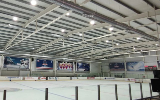 Для ФОКа в Светлогорске привезли машину для заливки льда из Татарстана