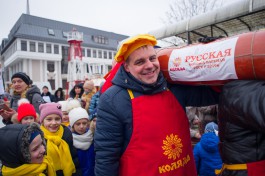 «130 кг русской варёной»: как в Калининграде отметили праздник длинной колбасы (фото)