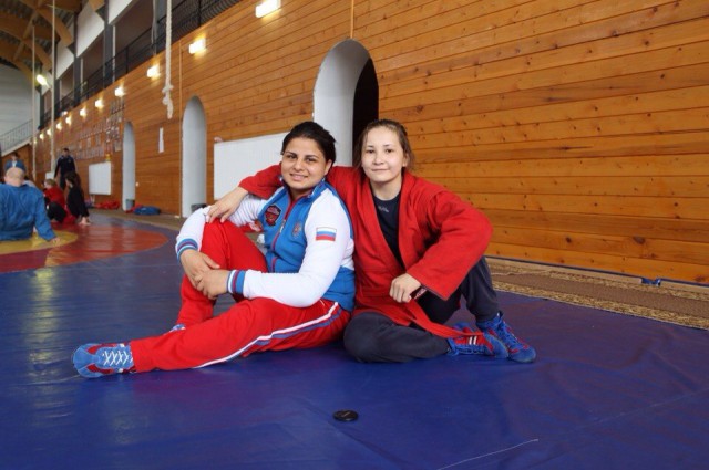 Анжела Гаспарян с подругой по сборной России