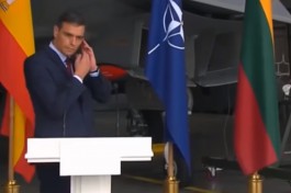 Из-за полёта калининградских Су-24 прервали пресс-конференцию премьера Испании в Литве  (видео)