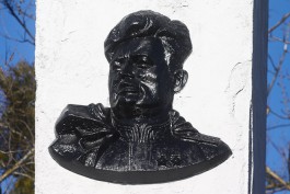 Посол РФ в Польше: Памятник Черняховскому должен остаться в Пененжно