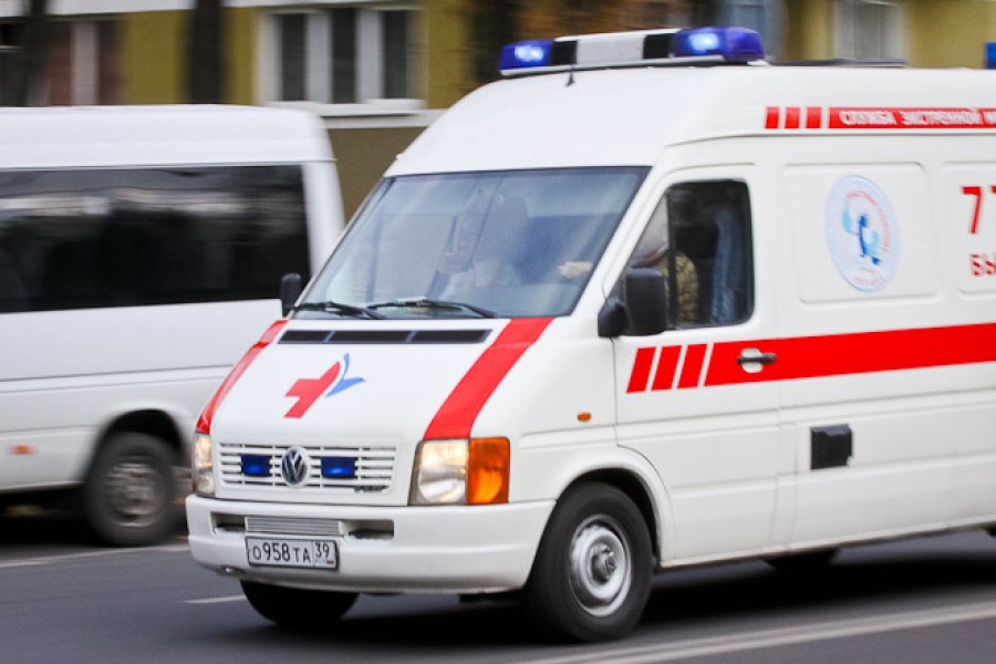 В Славском районе «БМВ» врезался в опору линии электропередач: погиб водитель