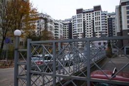 «Заборы вместо парка»: как застроили территорию калининградской ВДНХ на улице Колоскова