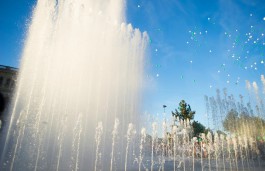 В Калининграде запустили светомузыкальный фонтан у бывшего ДКМ