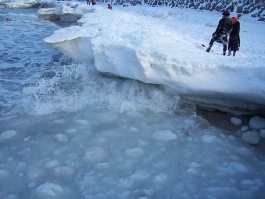 Из-за сильных морозов часть Балтийского моря покрылась льдом