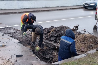 Мэрия Калининграда рассчитывает к утру устранить последствия провала на съезде с Ленинского проспекта