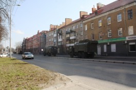 Военная колонна на улице Гагарина в Калининграде