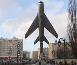 В сквере на ул. Борзова в Калининграде демонтировали самолёт