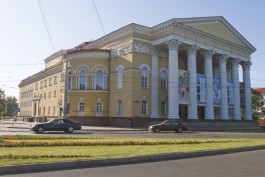 Возле Драмтеатра в Калининграде уложат жёлтую плитку