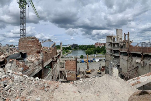 Во время демонтажа Дома Советов в Калининграде погиб 31-летний рабочий