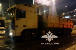 В Калининграде завели уголовное дело на водителя грузовика, сбившего женщину с ребёнком