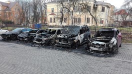 Ночью в Калининграде сгорели Toyota Land Cruiser, BMW X5 и Lexus, ещё пять авто повреждены