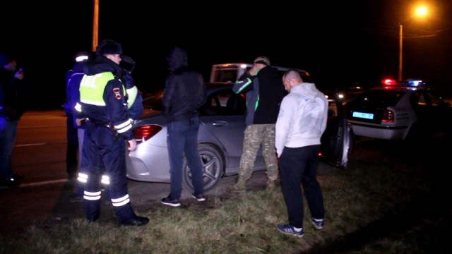 Участников банды «янтарных крышевателей» подозревают в вымогательстве 1,5 млн рублей (фото)