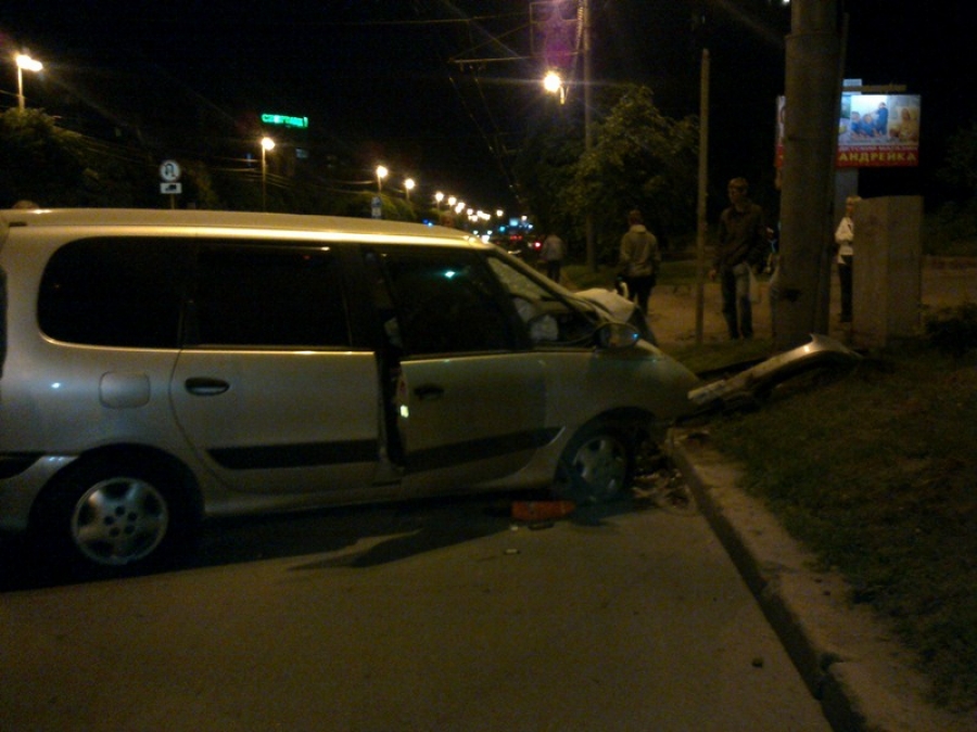 В ДТП на Московском проспекте пострадал водитель иномарки (фото)