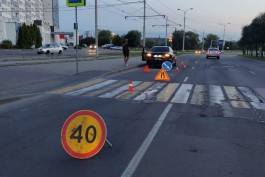 В центре Калининграда БМВ сбил 53-летнюю велосипедистку на пешеходном переходе