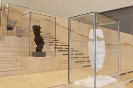 «Берёзовый текстиль и амфора из пластика»: в Третьяковской галерее Калининграда представили арт-объекты из необычных материалов