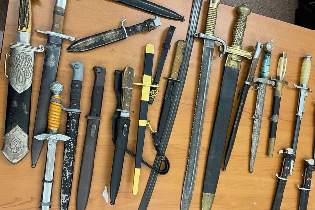 В Калининградскую область пытались ввезти коллекционное оружие из Литвы 