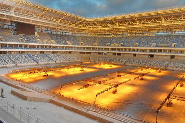 «Спорт-Инжиниринг»: Стадион в Калининграде подняли на 1,7 метра, чтобы поле не превратилось в бассейн (фото)